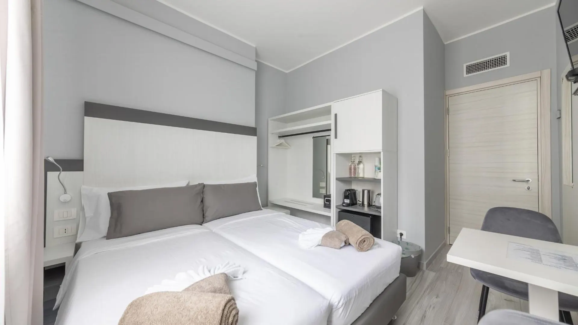 Chezromyk 2 The Kosher B&B Milan