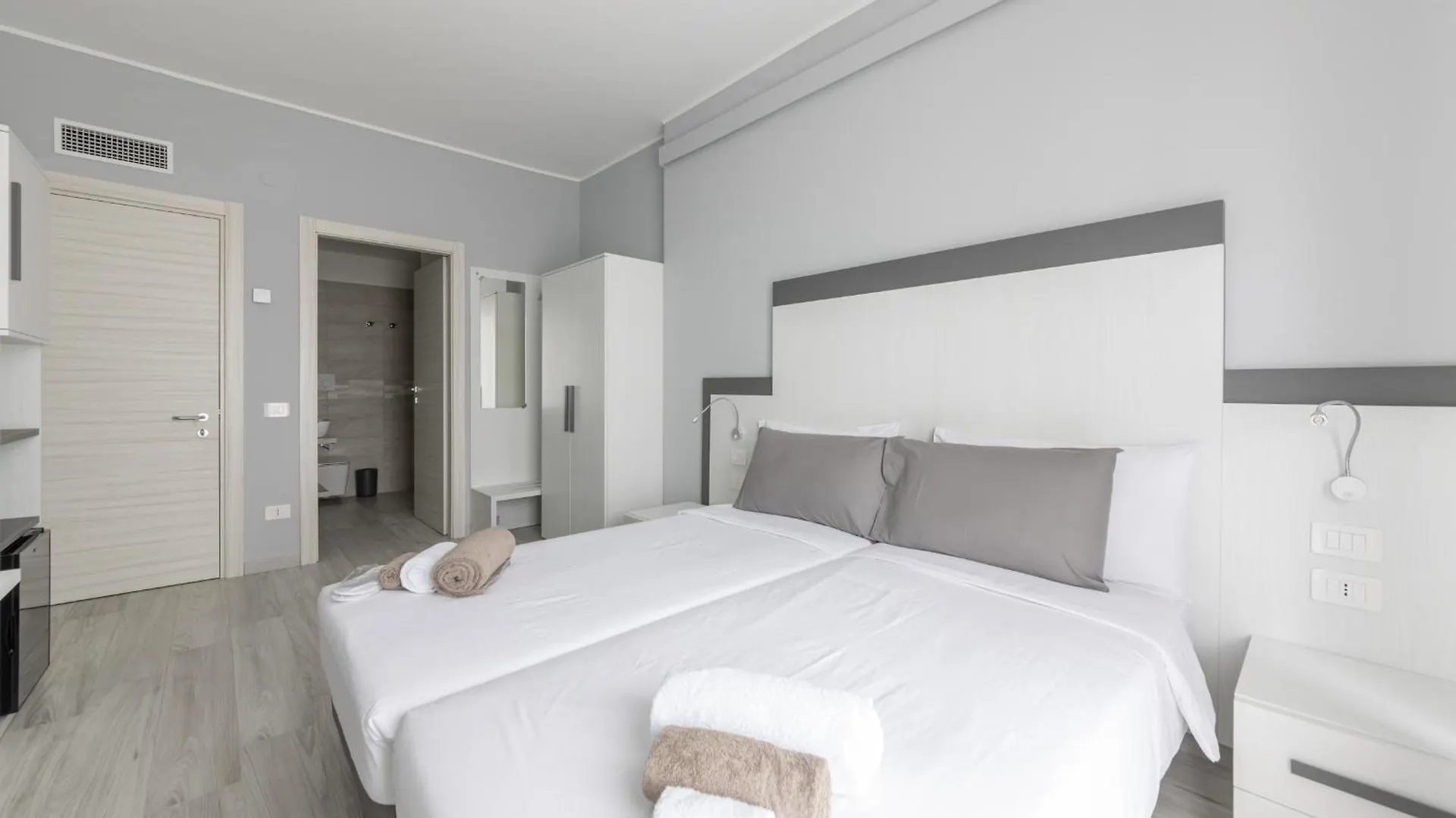 Chezromyk 2 The Kosher B&B Milan