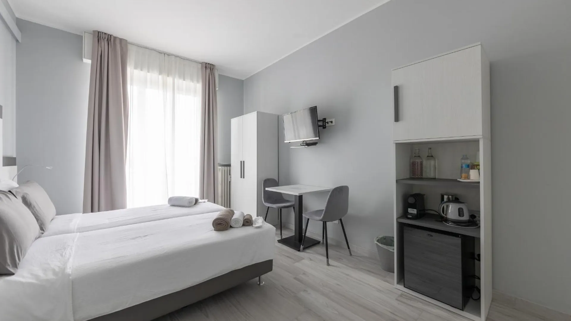 Chezromyk 2 The Kosher B&B Milan