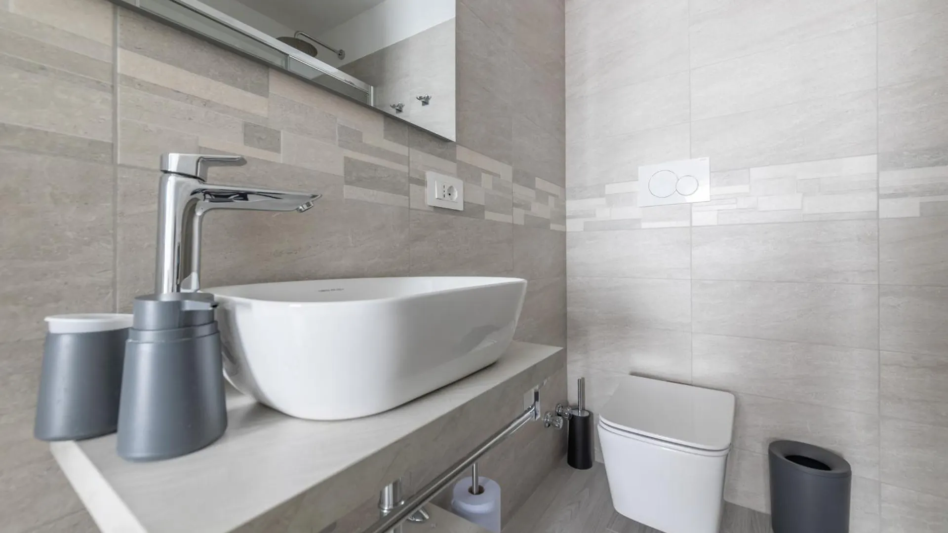 Chezromyk 2 The Kosher B&B Milan Bed & Breakfast