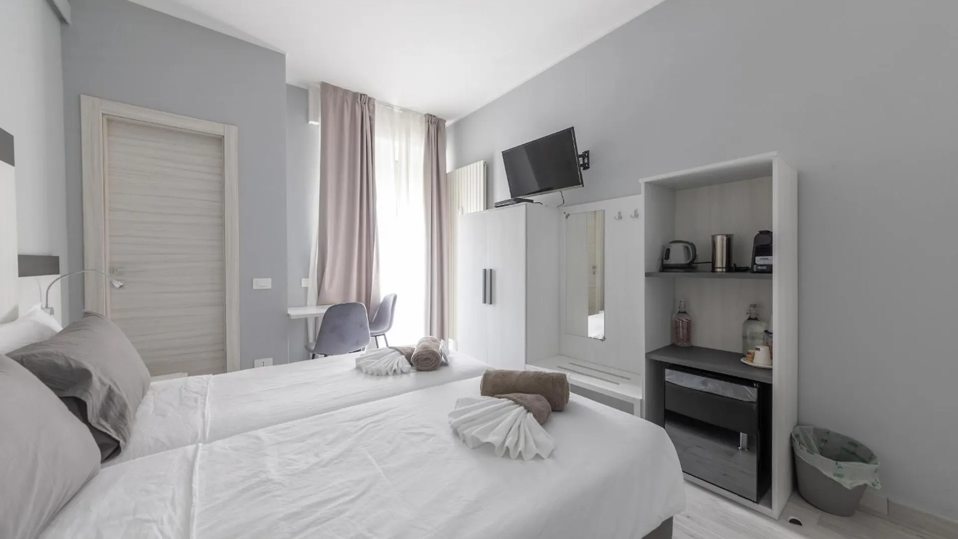 Chezromyk 2 The Kosher B&B Milán Bed & Breakfast